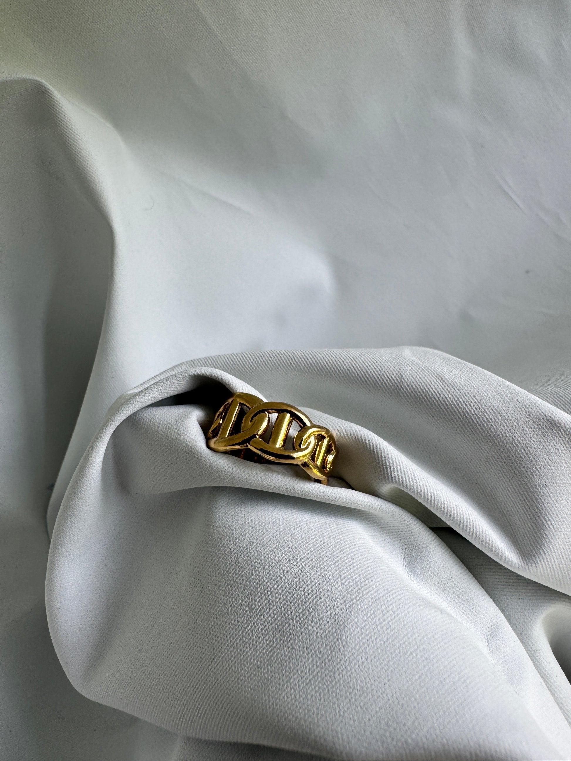 Luxe Line Ring