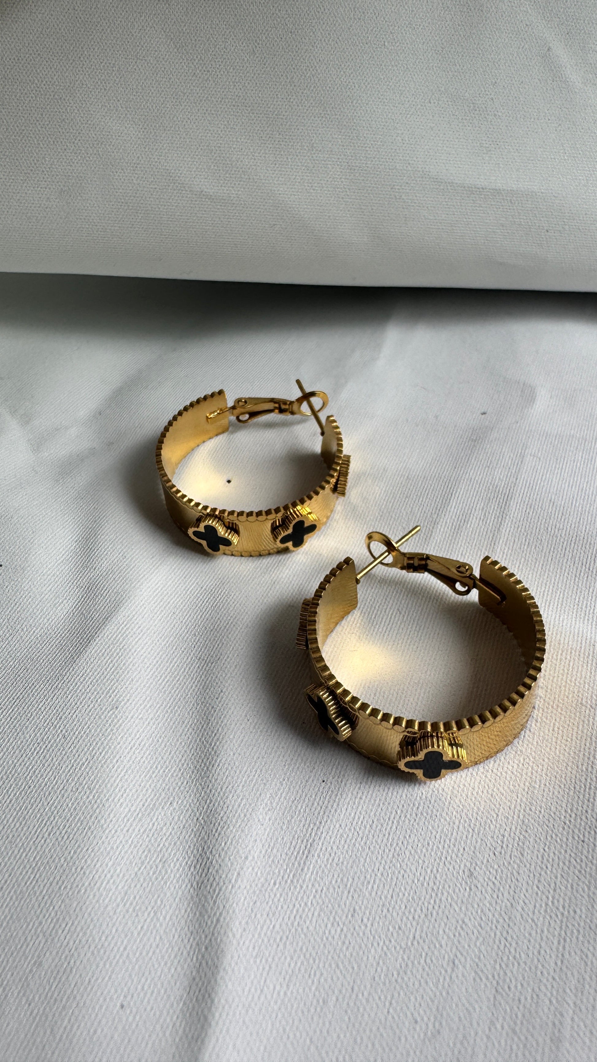 Clover Kiss Hoop Earrings