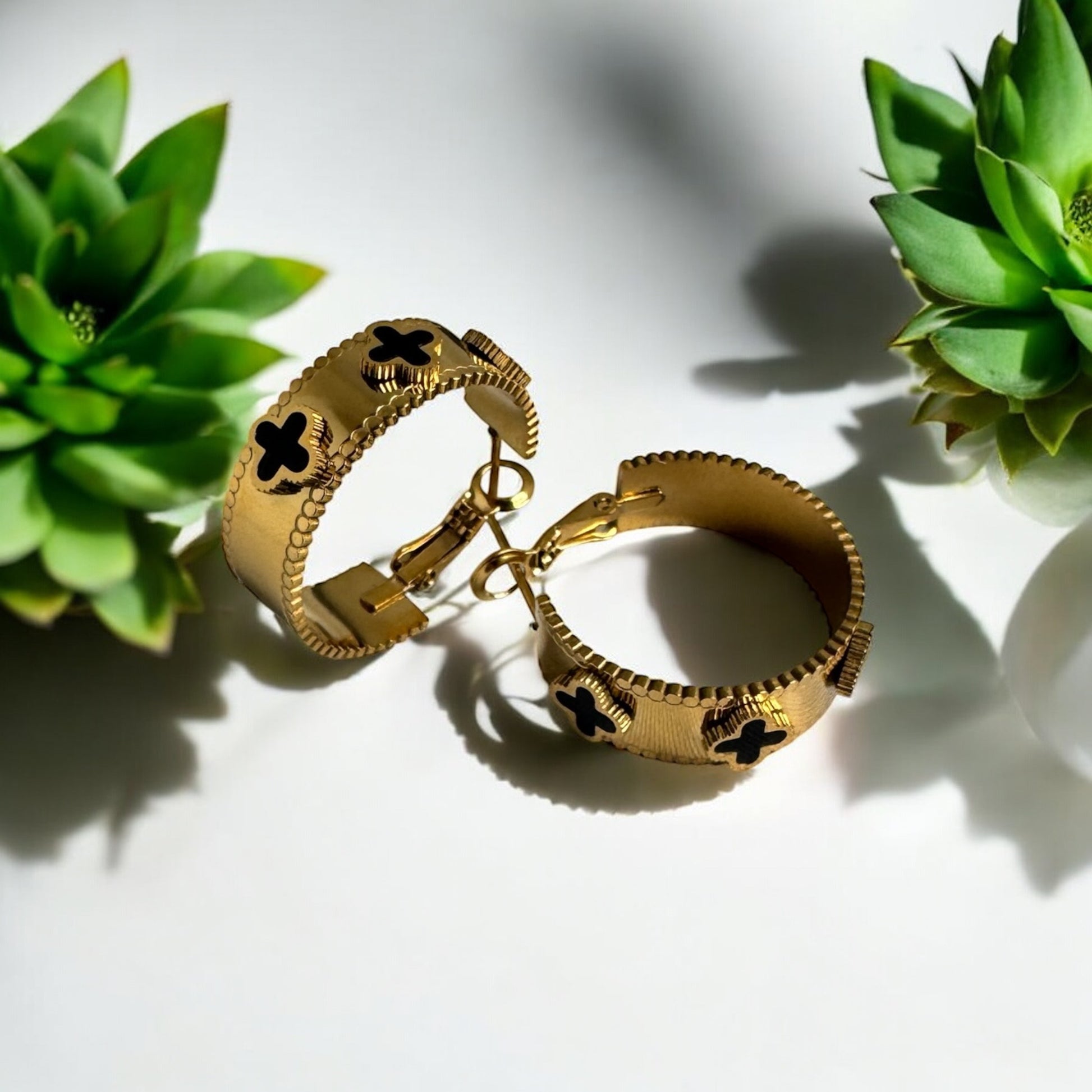Clover Kiss Hoop Earrings