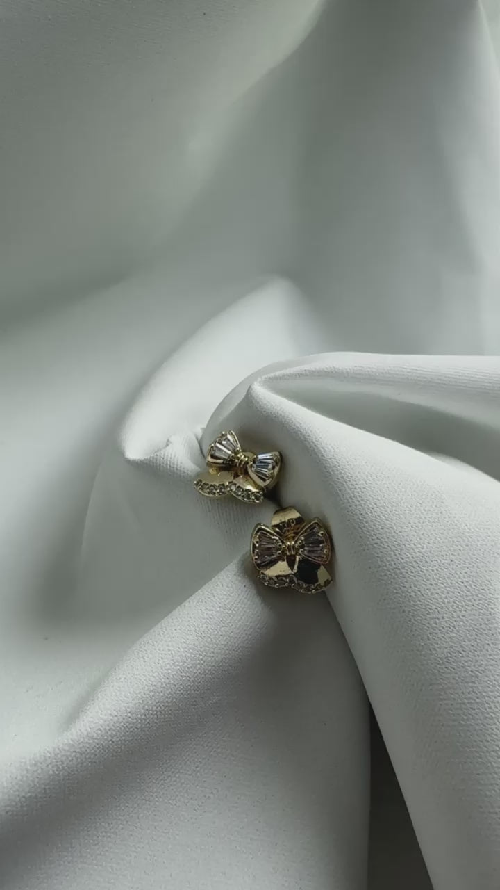 Gleam Ties Earrings